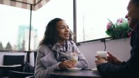 Waarom nep-zelfvertrouwen op dates averechts werkt