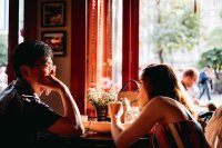 Oogcontact wint het van uiterlijk bij een date