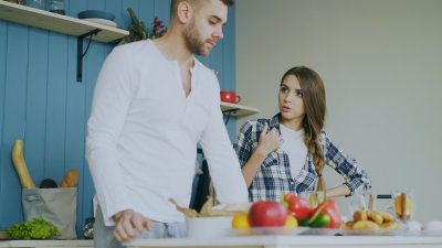 Dit is waarom thuis daten zo vaak mislukt